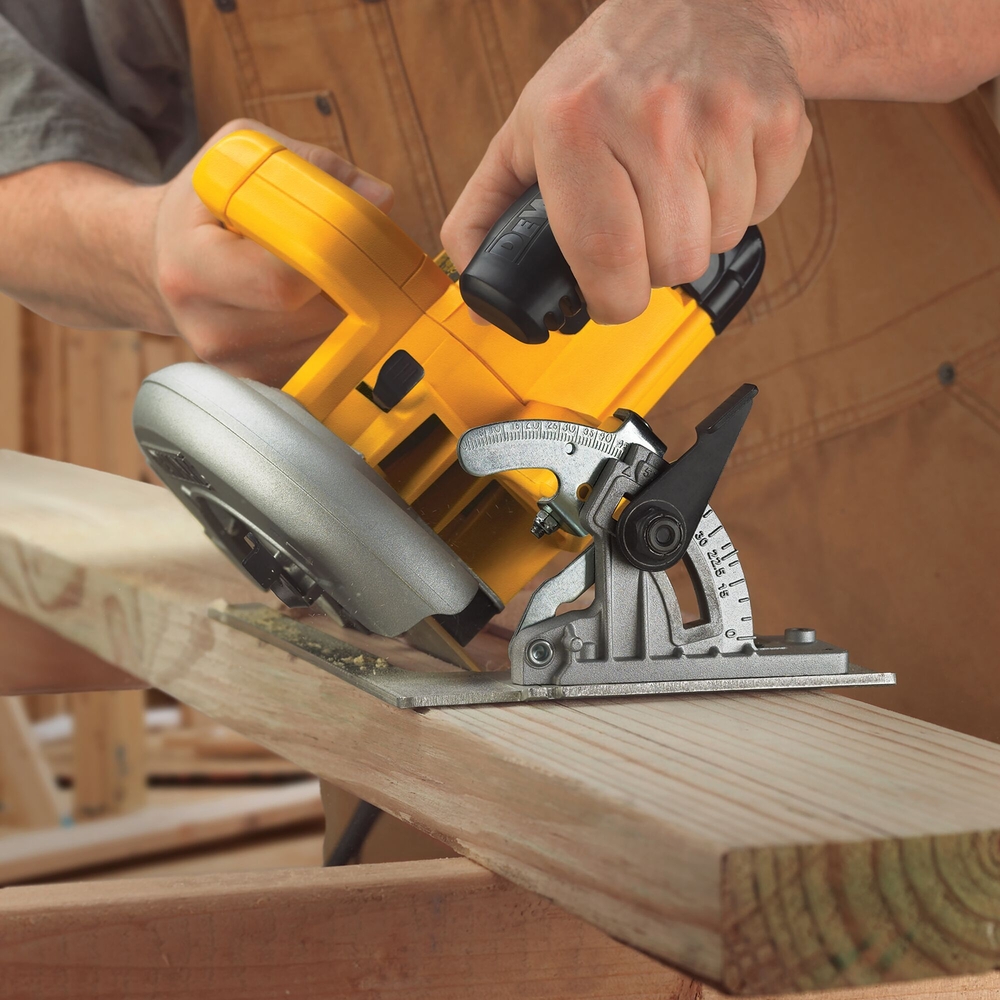 Scie circulaire 1600 W 190 mm - DWE575K-QS - DEWALT