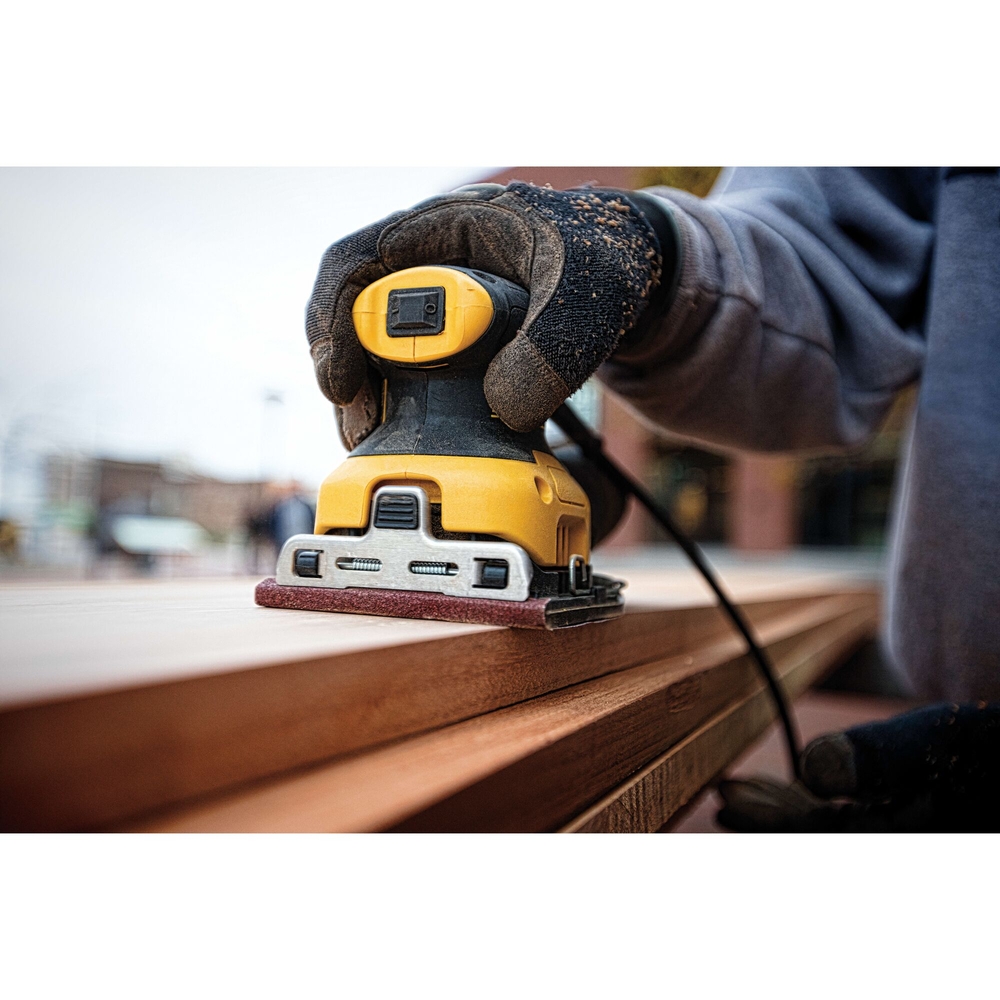 Ponceuse vibrante 1/4 de feuille 230 W - sac à poussière avec adaptateur d'aspi. - DWE6411-QS - DEWALT