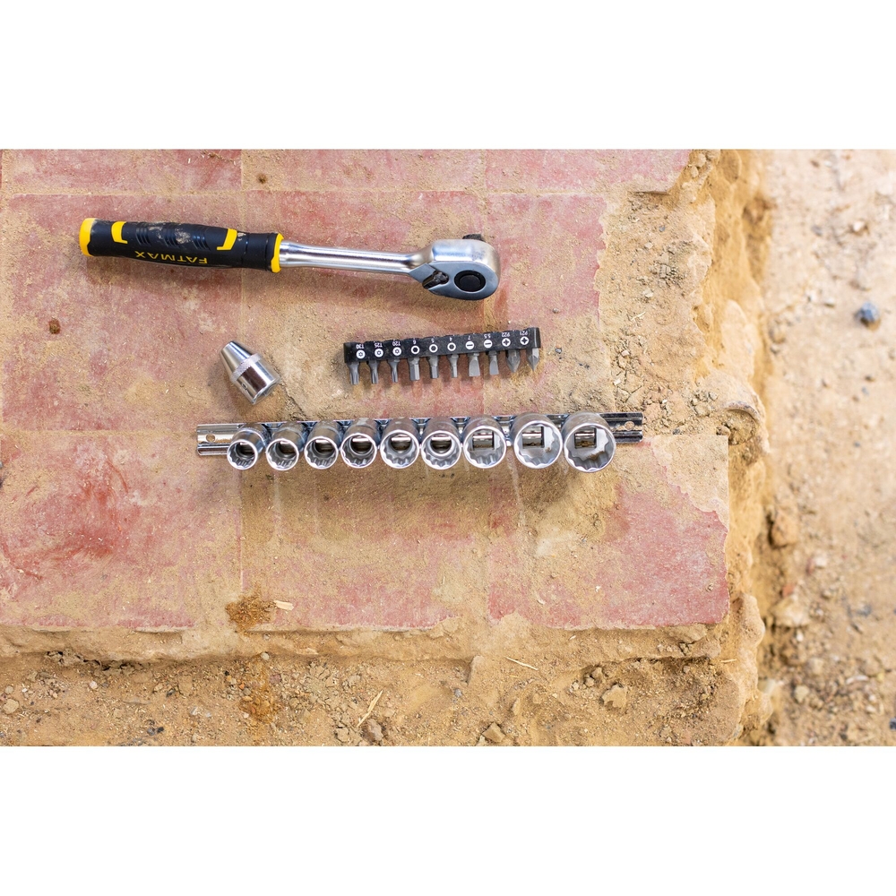 Cliquet 120 dents - 1/4’’ + 10 douilles + 10 embouts + porte-embout - 22 pièces - FMMT82679-0 - STANLEY FATMAX