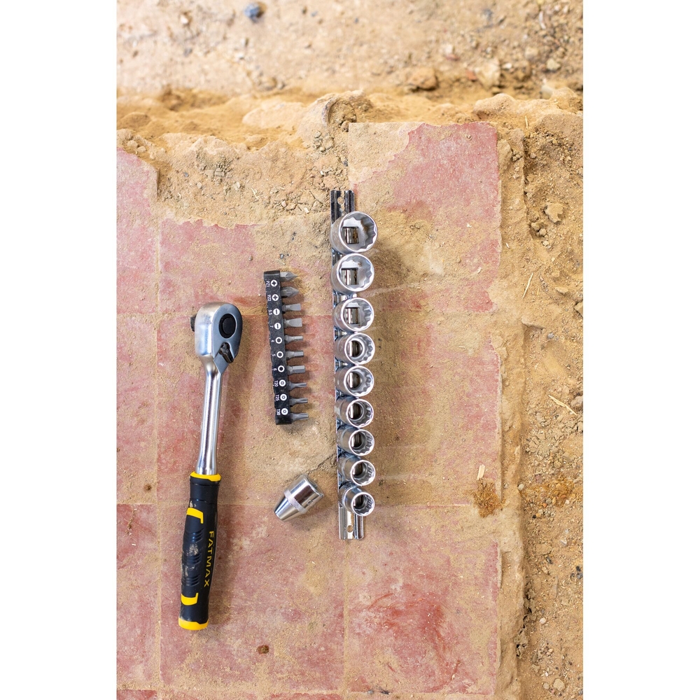 Cliquet 120 dents - 1/4’’ + 10 douilles + 10 embouts + porte-embout - 22 pièces - FMMT82679-0 - STANLEY FATMAX