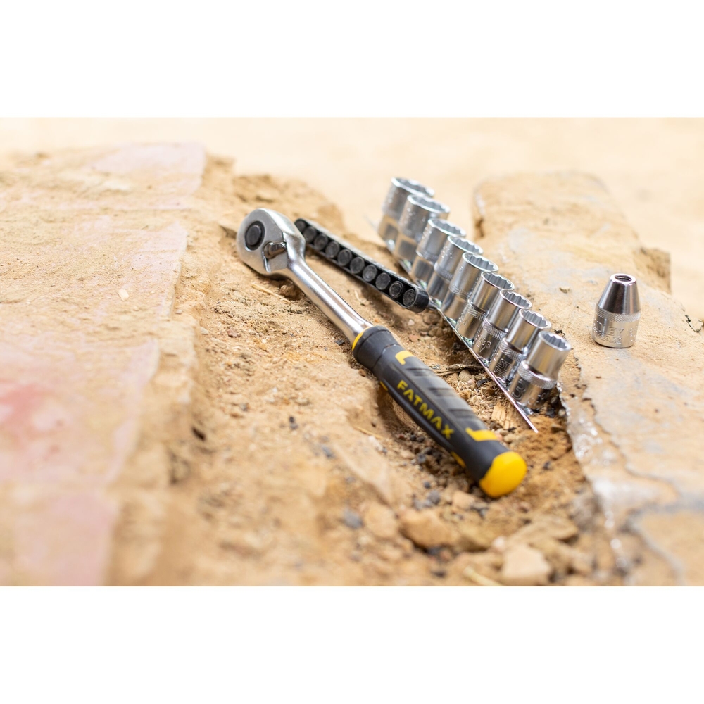 Cliquet 120 dents - 3/8’’ + 10 douilles + 10 embouts + porte-embout - 22 pièces - FMMT82680-0 - STANLEY FATMAX
