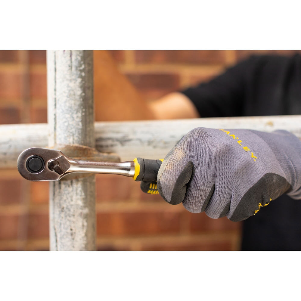 Cliquet 120 dents - 1/2’’ + 9 douilles + 10 embouts + porte-embout - 21 pièces - FMMT82681-0 - STANLEY FATMAX