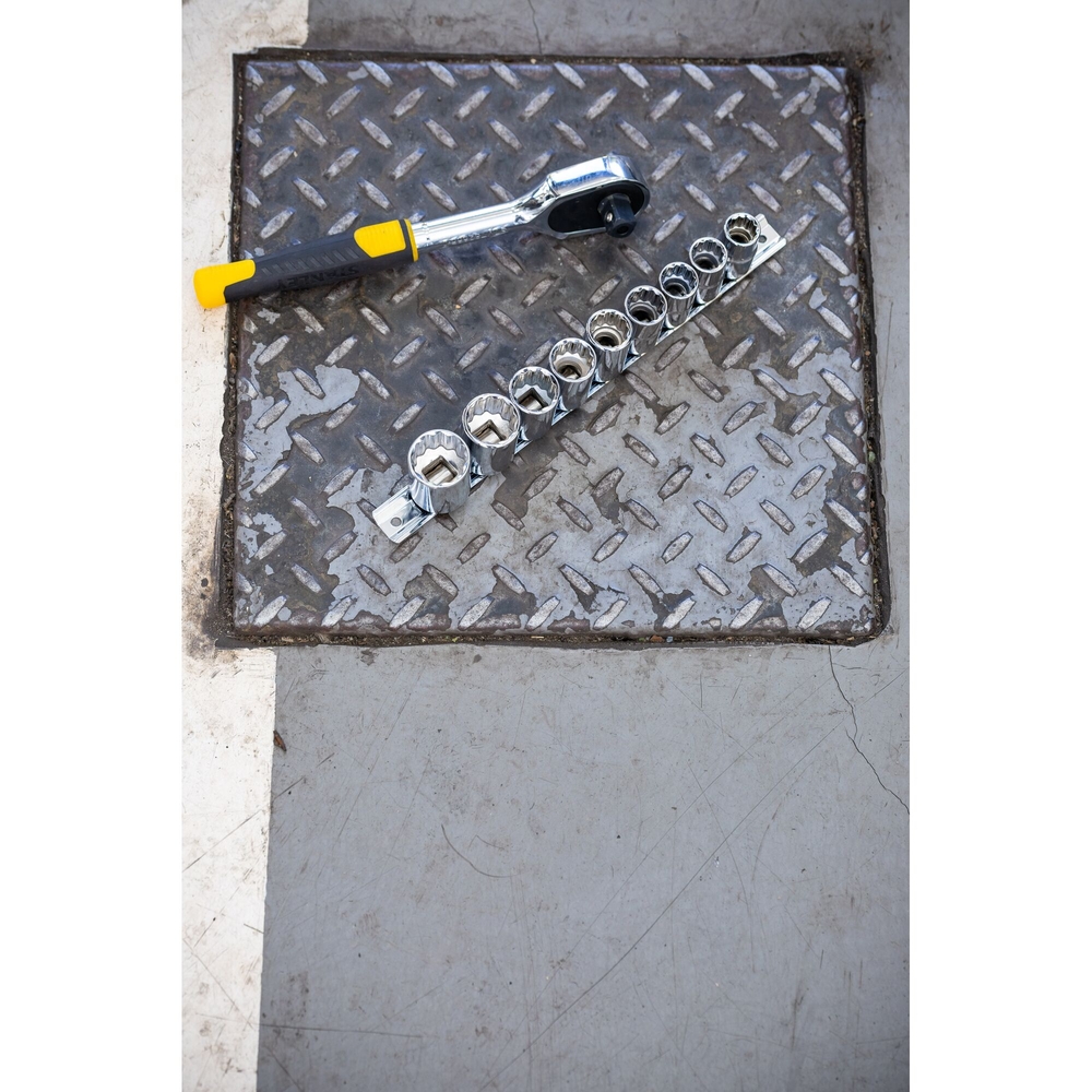 Cliquet 72 dents - 3/8’’ + 10 douilles - 11 pièces - STMT82670-0 - STANLEY