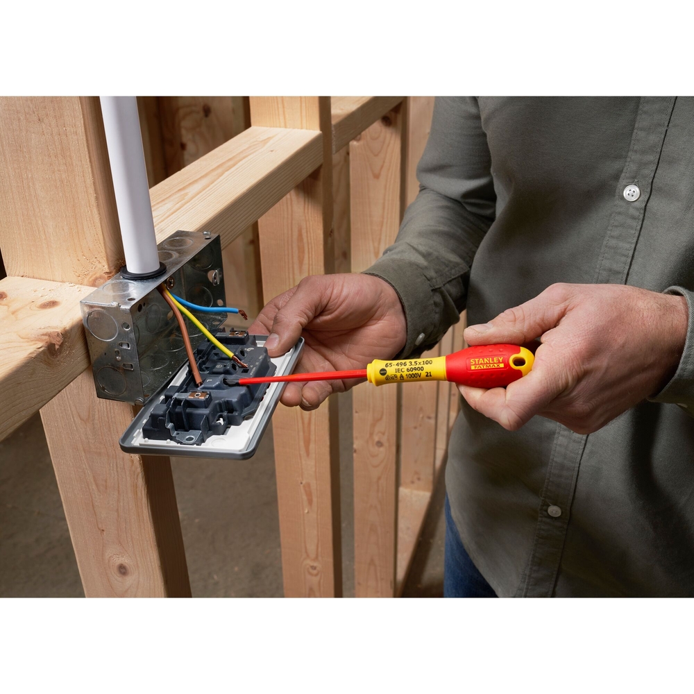 Jeu de 5 tournevis slim isolés 1000 V + testeur - XTHT0-62692 - STANLEY