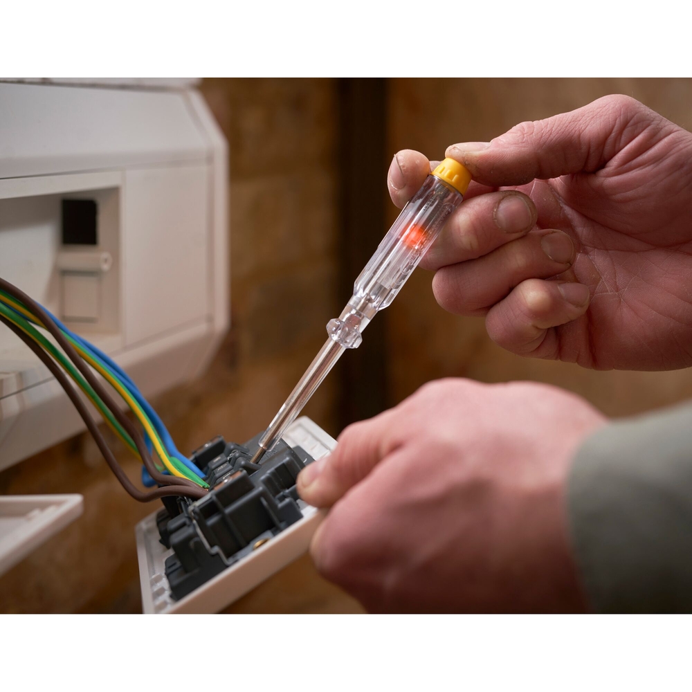 Jeu de 5 tournevis slim isolés 1000 V + testeur - XTHT0-62692 - STANLEY