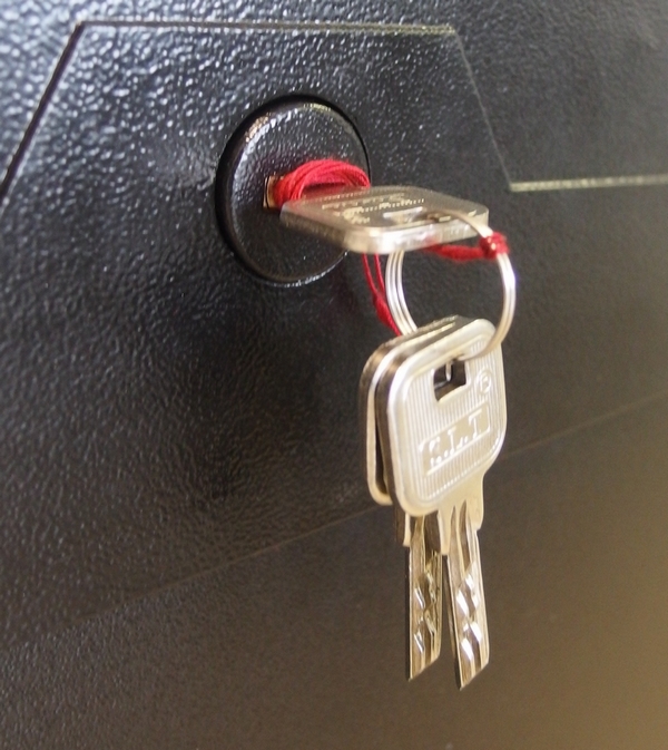 COFFRE SÉCURISÉ SORI NOIR AVEC PIEDS TRAVAUX PUBLIC DIM.1800X600X625 - TPS1800