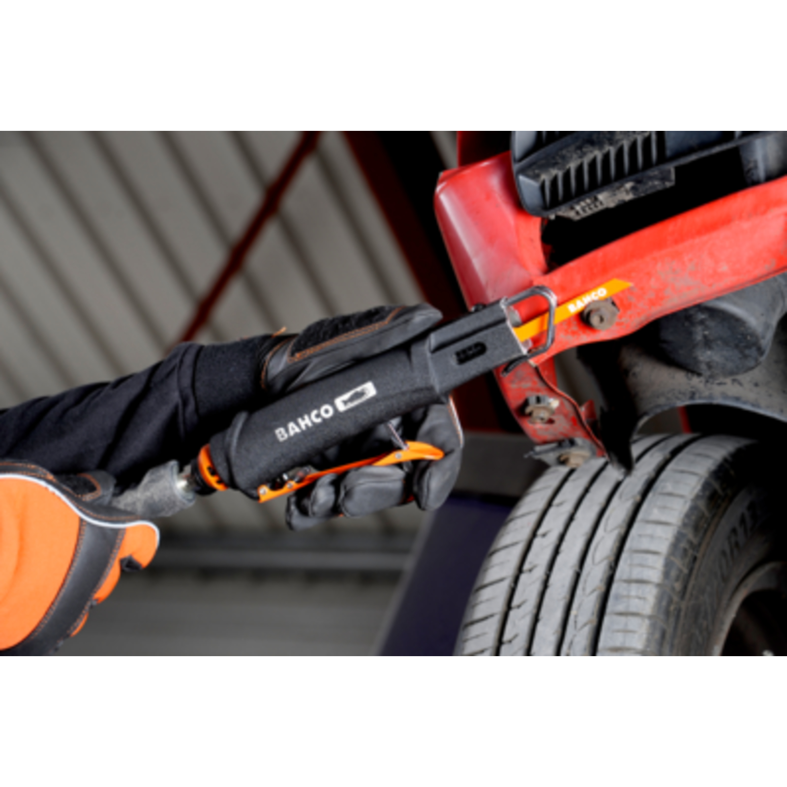 Scie sabre pneumatique compacte gâchette sécurité avec lame 32 dents BAHCO - BP828