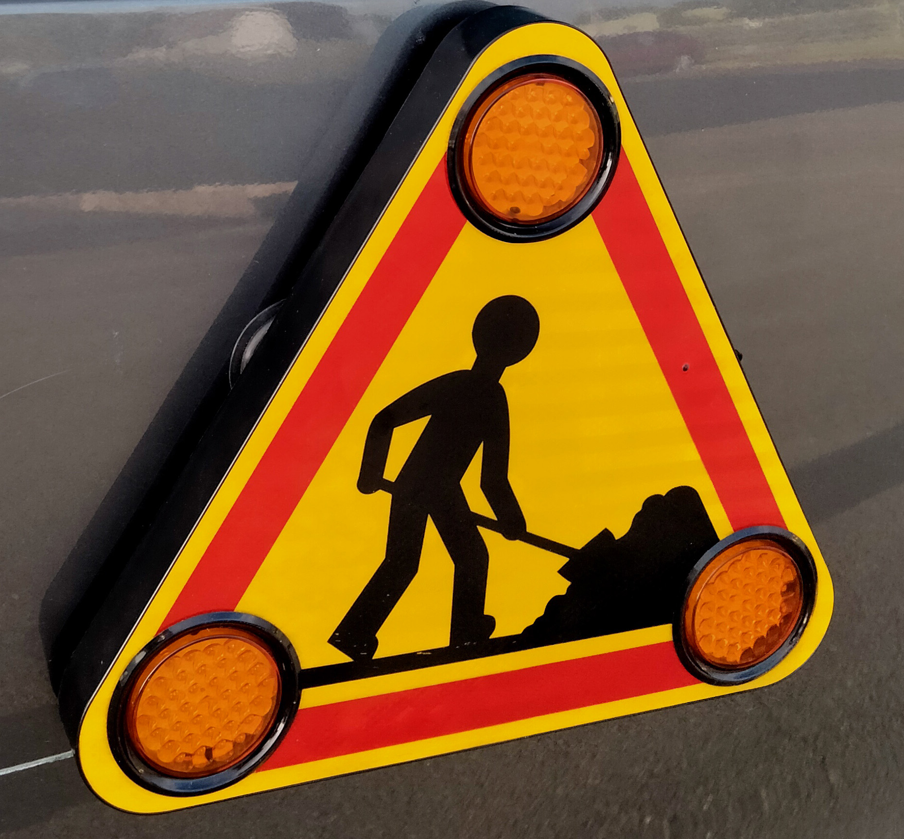 TRIANGLE LEDWORK 1 FACE MAGNÉTIQUE SUR BATTERIE LEDWORK - LWK0540