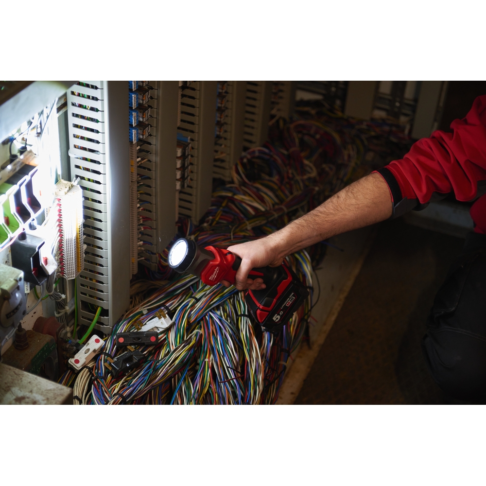 Lampe torche LED 120 lumens MILWAUKEE M18 TLED-0 sans batterie ni chargeur -4932430361