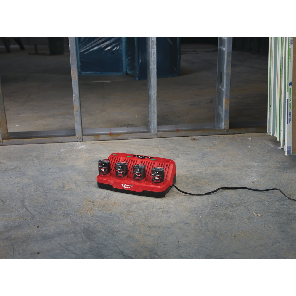 Chargeur M12, charge jusqu'à 4 batteries 12V successivement MILWAUKEE M12 C4 - 4932430554
