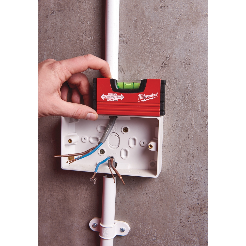 Niveau de poche MILWAUKEE MINIBOX 10 cm 4932459100