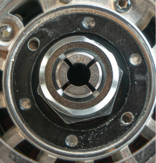 Pince MILWAUKEE RCA-1 de 6.35 mm pour affleureuse M18 FTR8 - 4932479425