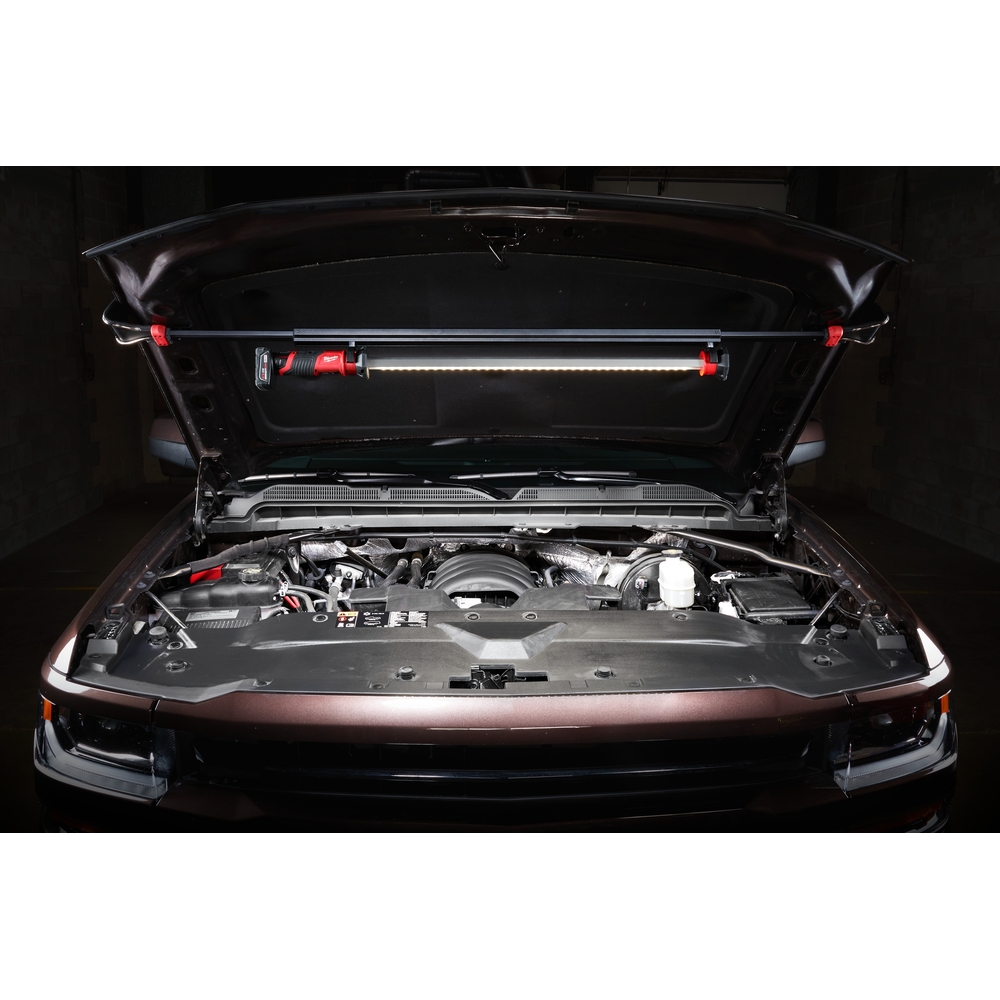 Lampe LED M12 spéciale fixation capot voiture, Lumens: 1350/650 - IP54 MILWAUKEE M12UHL-0 - 4933459432