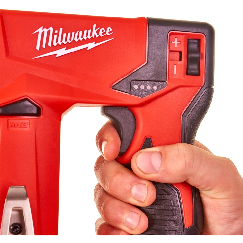 Agrafeuse MILWAUKEE M12 BST-202X avec batteries 2,0Ah et chargeur en HD Box - 4933459635