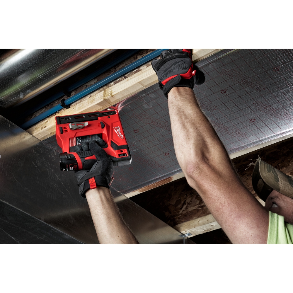 Agrafeuse MILWAUKEE M12 BST-202X avec batteries 2,0Ah et chargeur en HD Box - 4933459635
