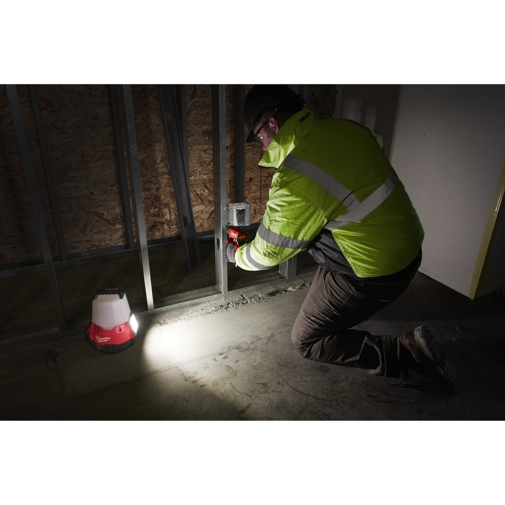 Eclairage LED MILWAUKEE 2200 lumens M18 TAL-0 4933464134