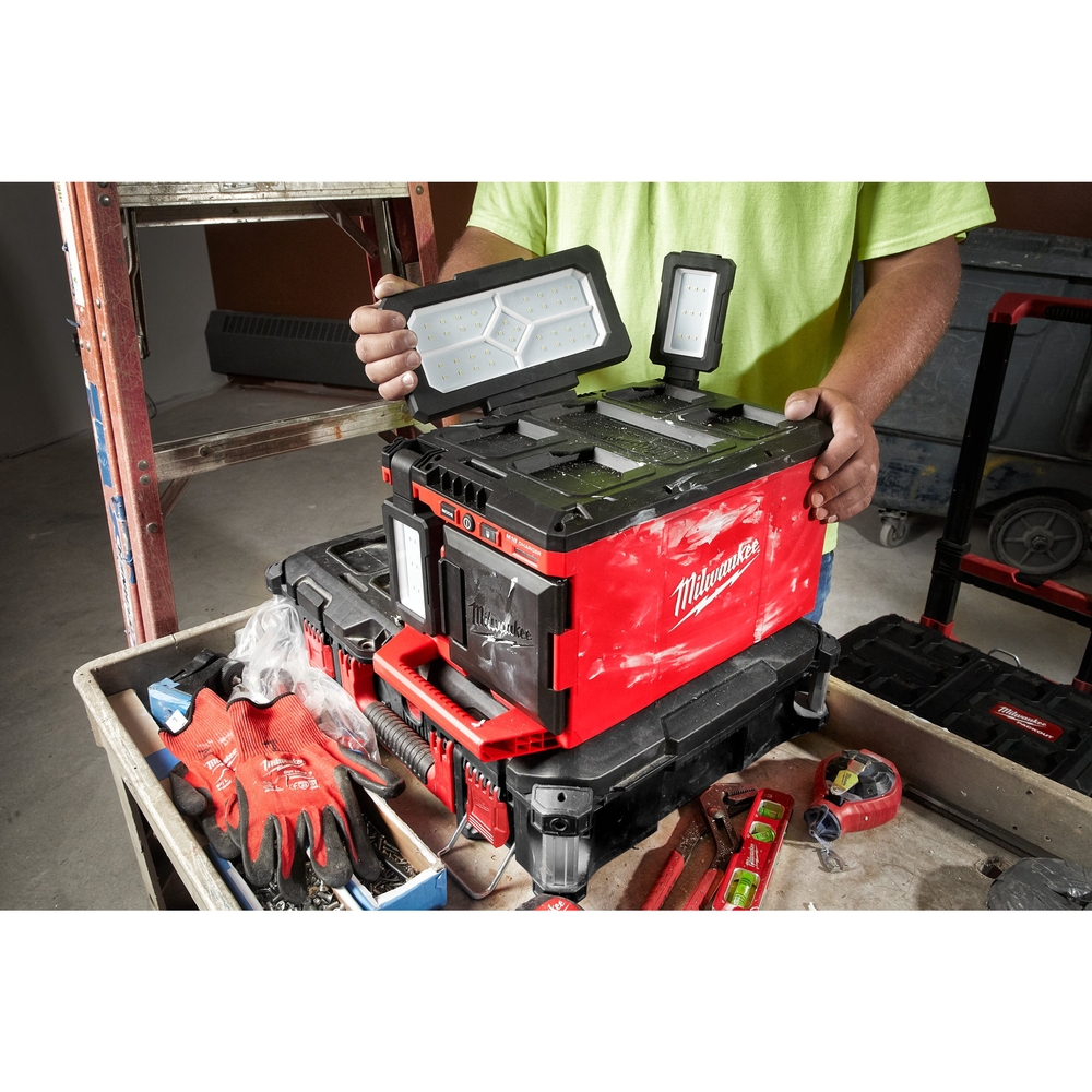 ECLAIRAGE DE ZONE 3000 LUMENS MILWAUKEE M18 POALC-0 CHARGEUR PACKOUT - 4933478120