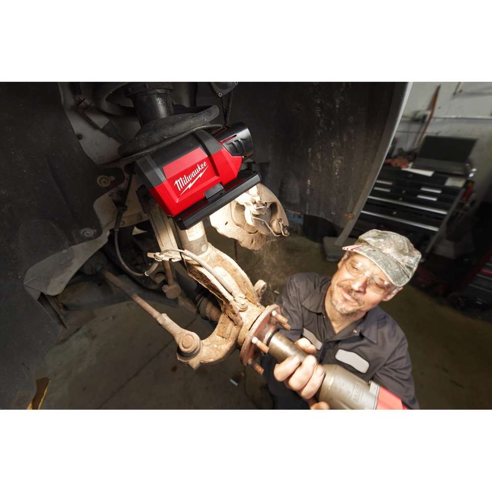 Projecteur de chantier compact orientable, 12v, 700 lumens, sans batterie MILWAUKEE - 4933478226