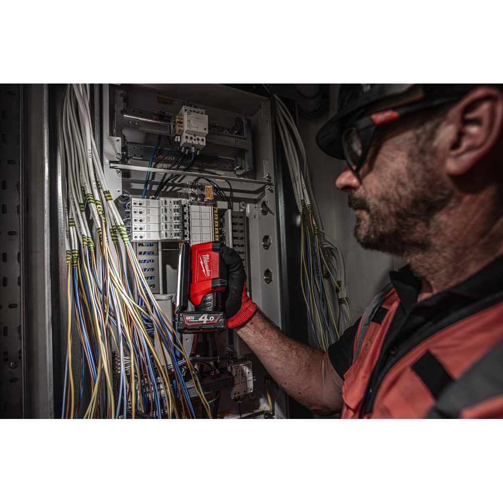 Projecteur de chantier compact orientable, 12v, 700 lumens, sans batterie MILWAUKEE - 4933478226