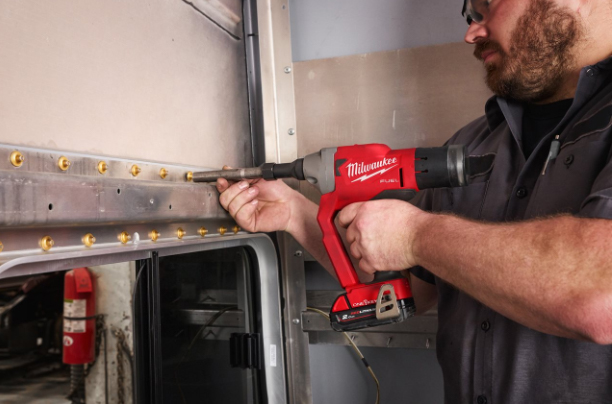 Riveteuse FUEL ONE KEY, 18V, 5Ah - HD Box, 2 batterie 18V 5Ah, 1 chargeur rapide M12-18FC MILWAUKEE - 4933478638