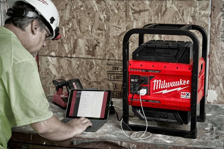 Générateur MILWAUKEE 2 batteries 6Ah XC406 et chargeur - 4933479266