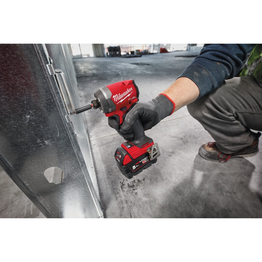 VISSEUSE À CHOCS MILWAUKEE Hex ¼ 226 NM FID3 M18 FUEL avec batterie et chargeur rapide 4933479865