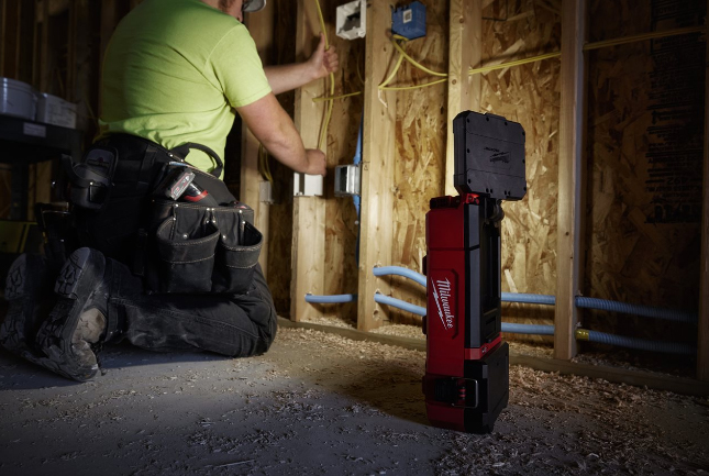 Projecteur de chantier Packout, 12V, 1200 Lumens, sans batterie, ni chargeur MILWAUKEE - 4933480473