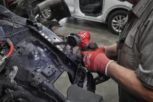 Ponceuse à bande, 10mm, 12V, 2 batteries 4,0 Ah - Sac, 1 batterie 12V 4.0 Ah Red Li-Ion, chargeur C12C MILWAUKEE - 4933480959