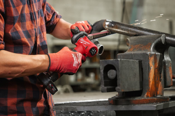 Ponceuse à bande, 13mm, 12V, 2 batteries 4,0 Ah - Sac, 1 batterie 12V 4.0 Ah Red Li-Ion, chargeur C12C MILWAUKEE - 4933480961