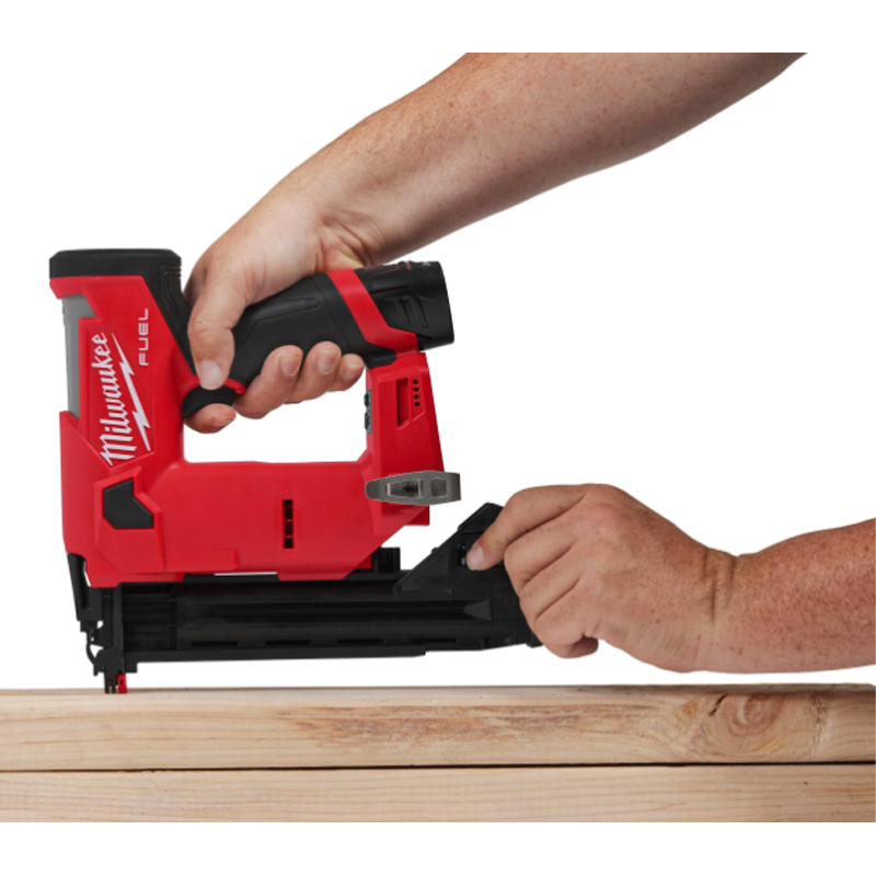 CLOUEUR DE FINITION 12 VOLTS FUEL M12 FCN18GS-202X - MILWAUKEE - 4933493355