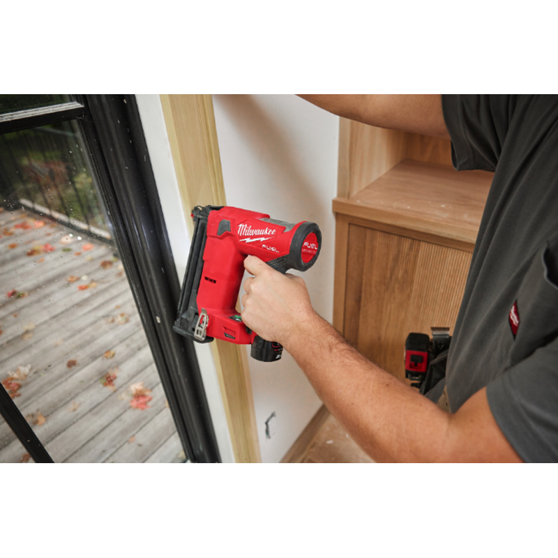 CLOUEUR DE FINITION 12 VOLTS FUEL M12 FCN18GS-0X - MILWAUKEE - 4933493354