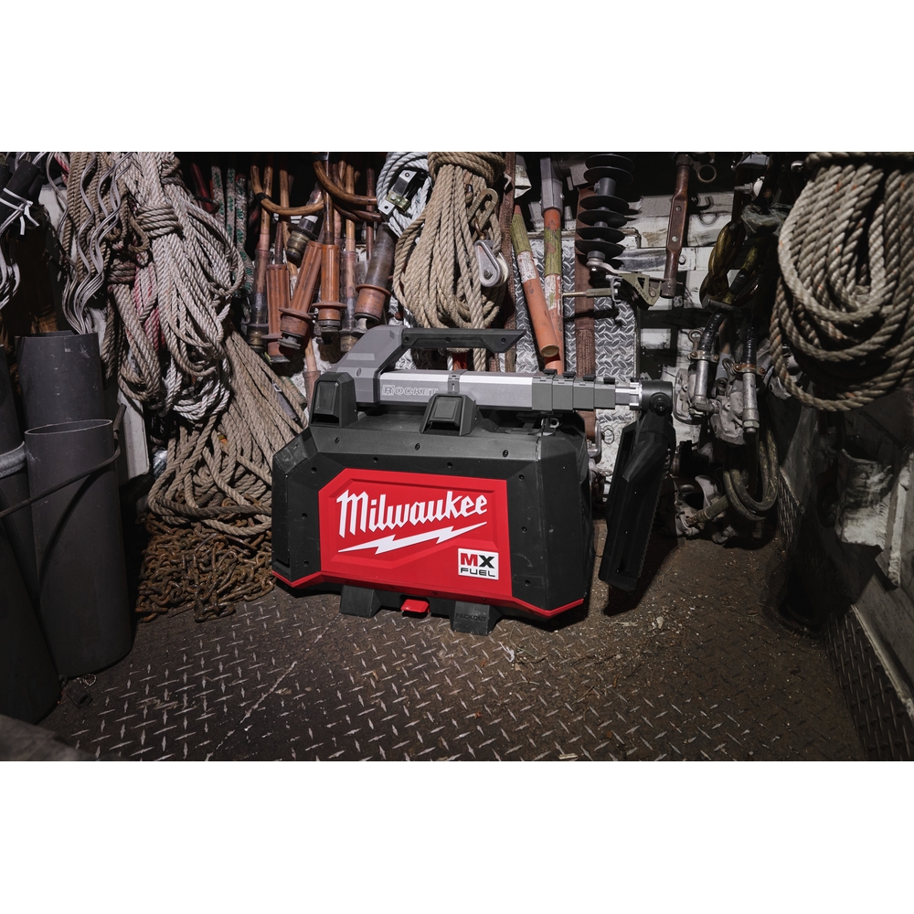 MX FUEL Tour d'éclairage 15000 lumens MILWAUKEE Packout 4933498075