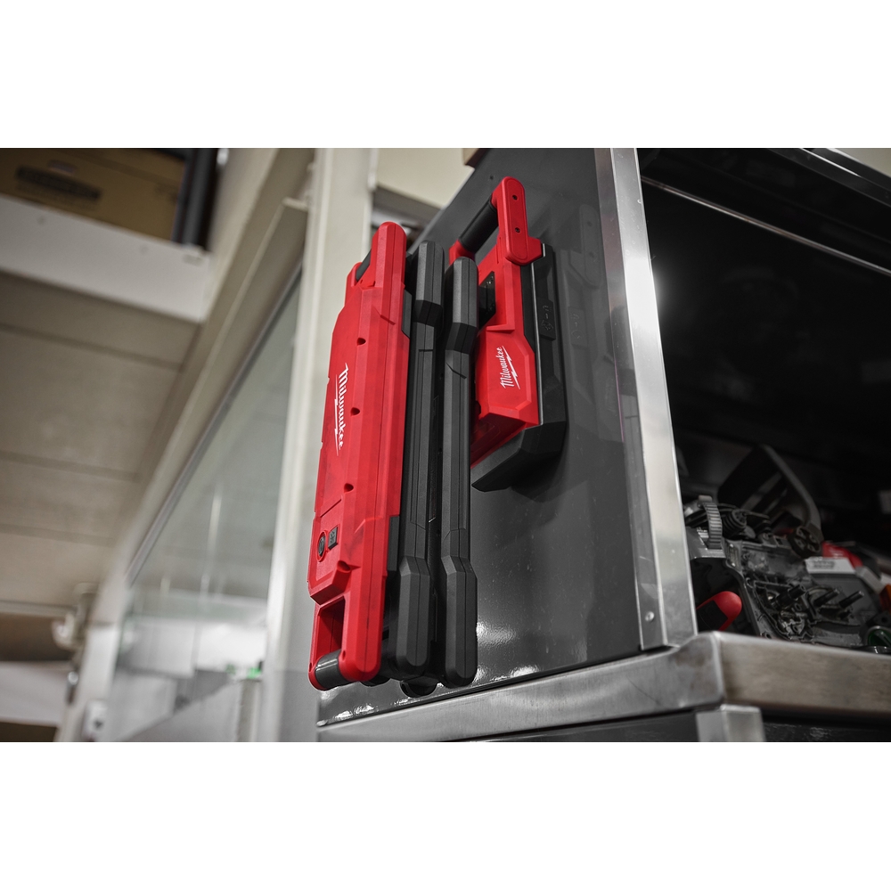 Éclairage 2500 lumens pour la maintenance de véhicules MILWAUKEE M18 ABL-0 4933498147