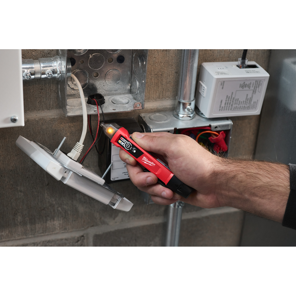 Détecteur de tension sans contact à double plage avec lampe torche 12–1000V et 90–1000V NCVDDF MILWAUKEE - 4933500162