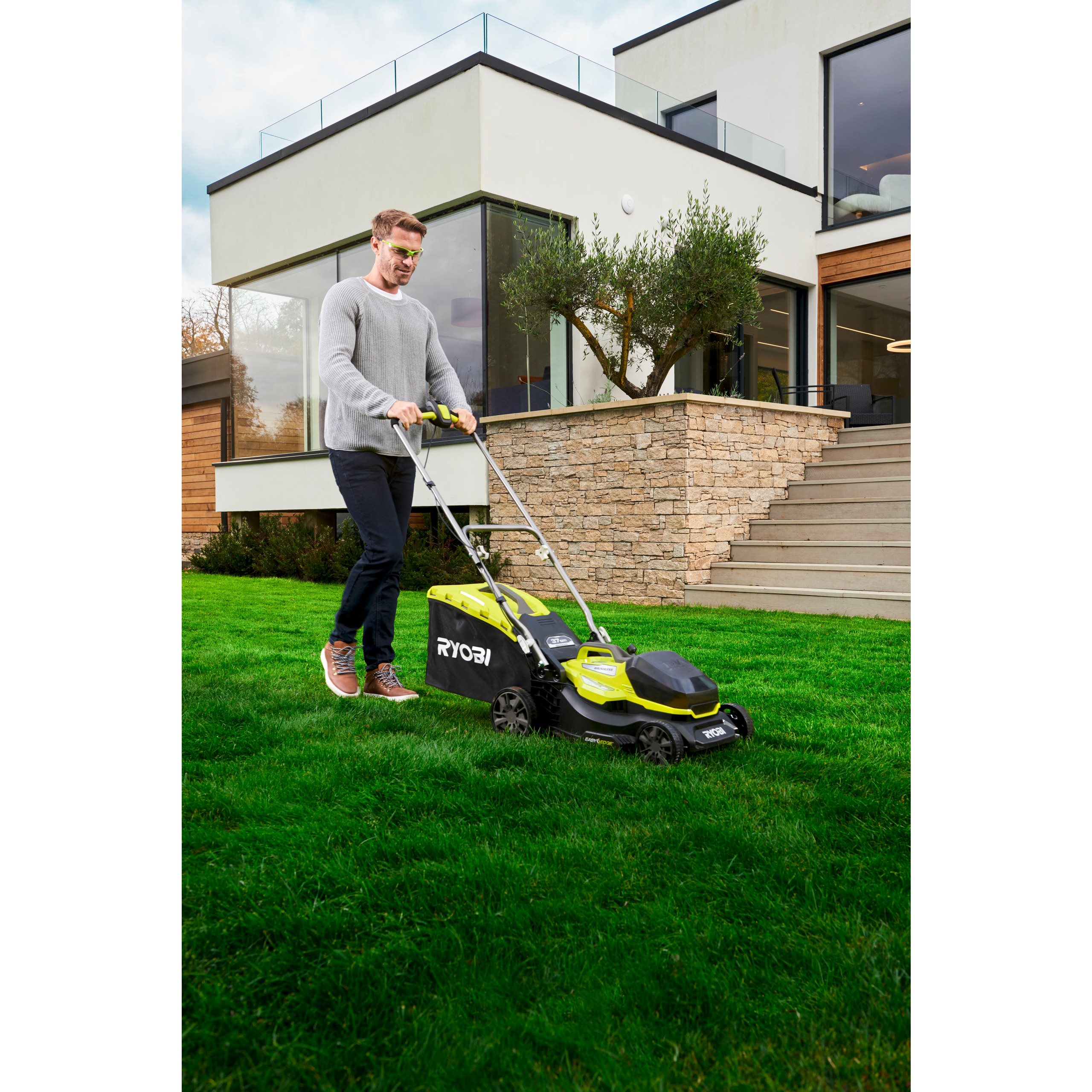 Tondeuse RYOBI RY18LMH37LT25-250 18V ONE + Brushless coupe 37cm - 5133004582