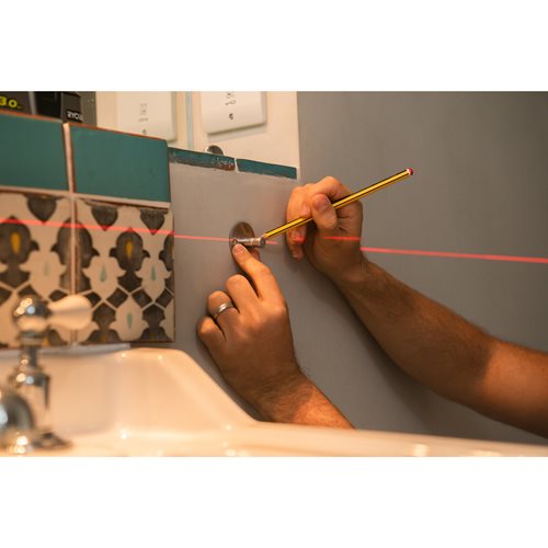 Laser croix rouge - portée 10 m - précision +/- 0,5 mm - Livré avec une pince de fixation et 2 piles RYOBI - 5133004863