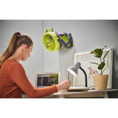 Ventilateur 18V - diamétre 19 cm - tête orientable haut/bas & droite/gauche - 3 vitesses 2100 / 1300 / 700 tr/min RYOBI - 5133005596