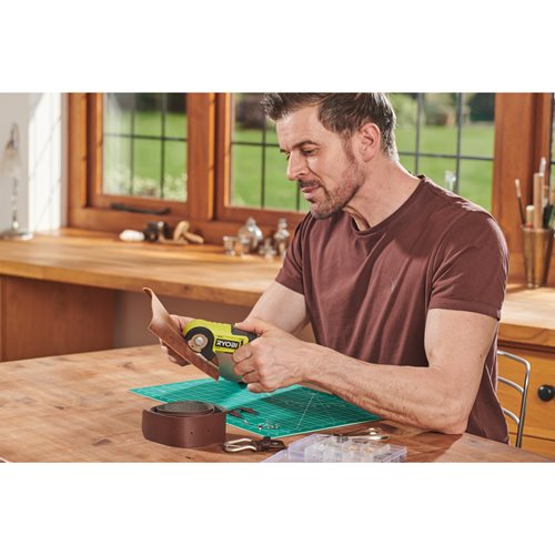 Mini-scie 4V - Câble USB C - 1 batterie 2,0 Ah - Livrée avec 1 lame 38 mm RYOBI - 5133005639