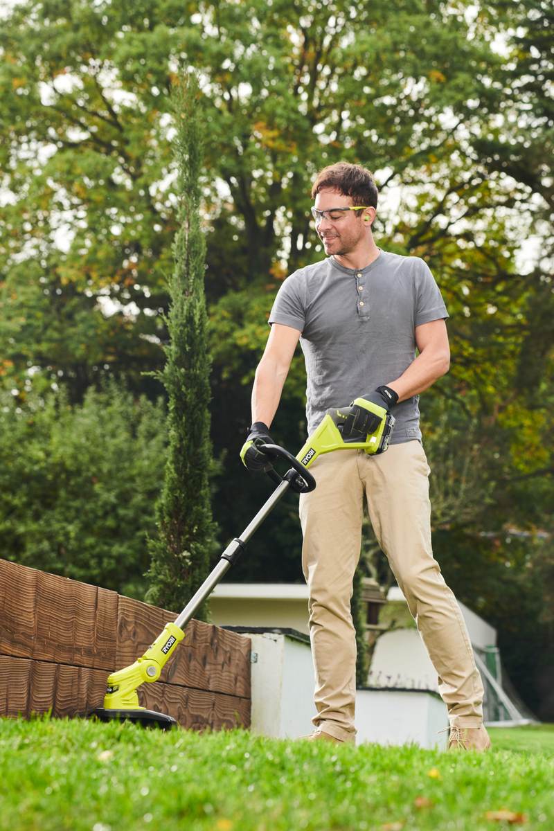 Tondeuse de ville sans fil RYOBI RY18LMC30A-120 18V One+ largeur de coupe 30 cm avec batterie et chargeur - 5133005918 