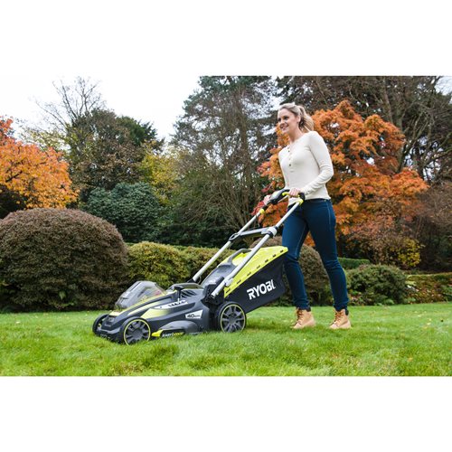 Tondeuse RYOBI tractée à la demande POWER ASSIST™ 36V MAX POWER - 40 cm (1 x 6,0 Ah High Energy™) RLM36X41H60PG - 5133005544