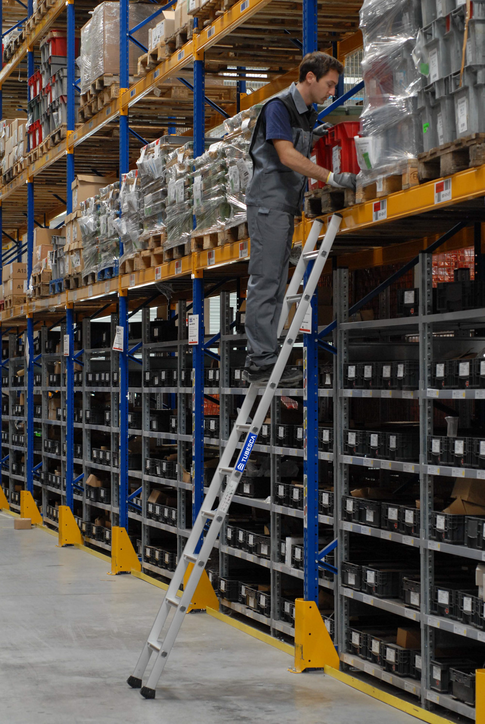 ECHELLE MEUNIERE ALU À MARCHES ACCES À 3.9M- TUBESCA COMABI - 02210111