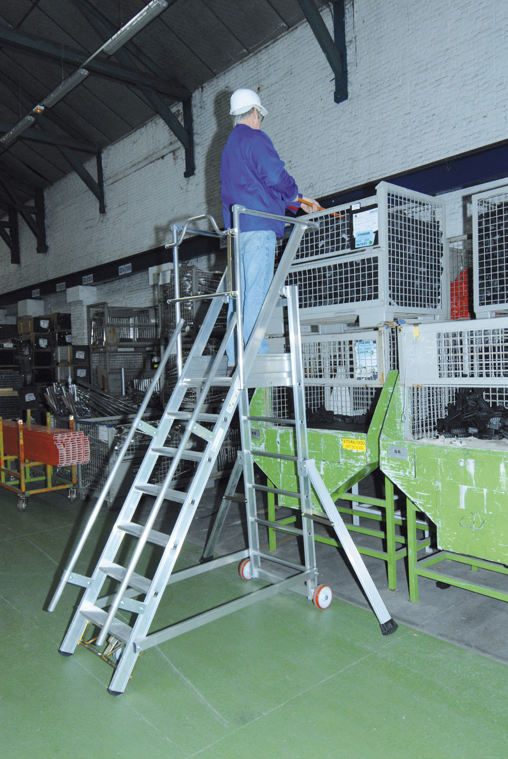 ESCALIER MOBILE 8 MARCHES HAUTEUR DE TRAVAIL 3.75 M - TUBESCA COMABI - 02271108