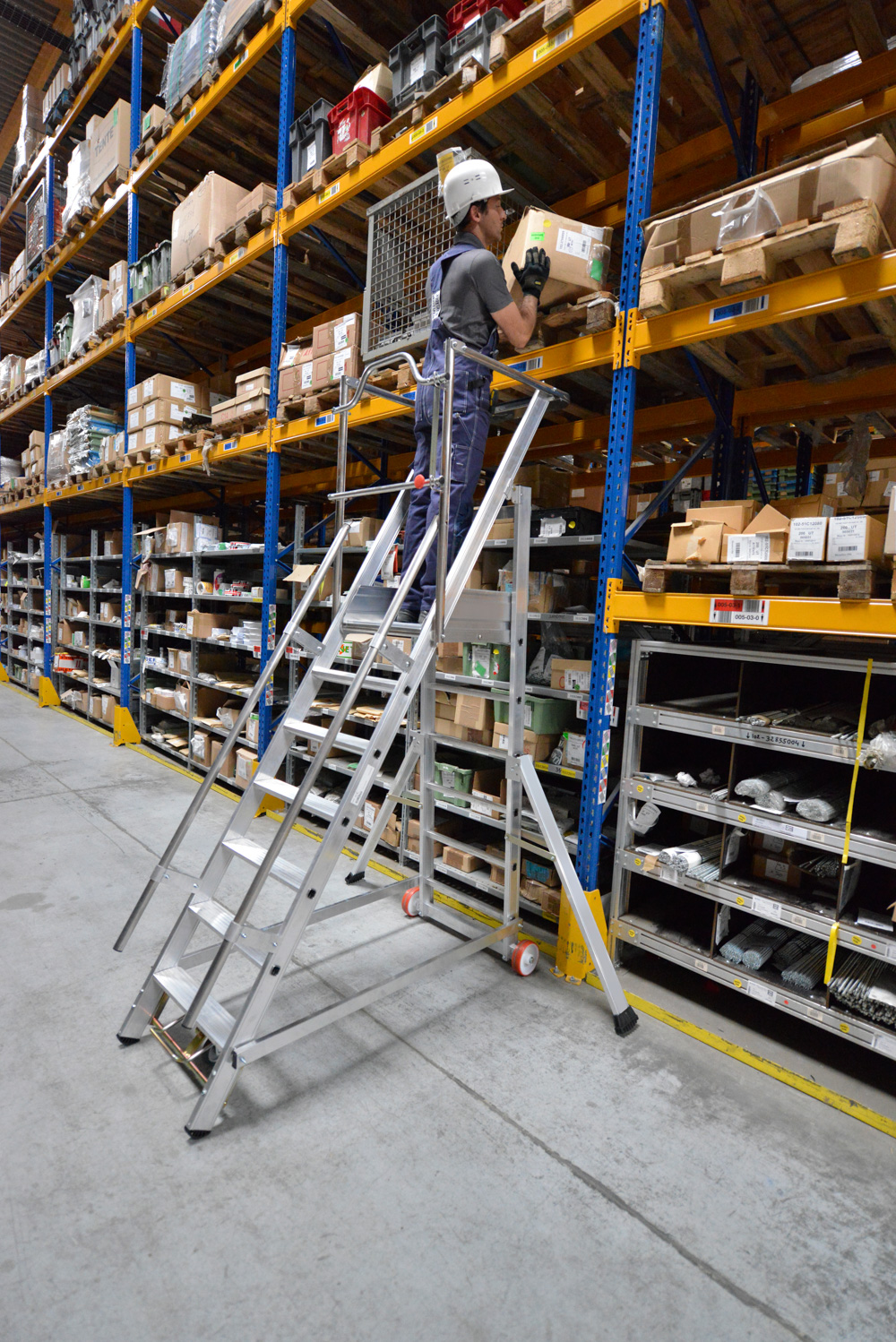 ESCALIER MOBILE 10 MARCHES HAUTEUR DE TRAVAIL 4.18 M - TUBESCA COMABI - 02271110