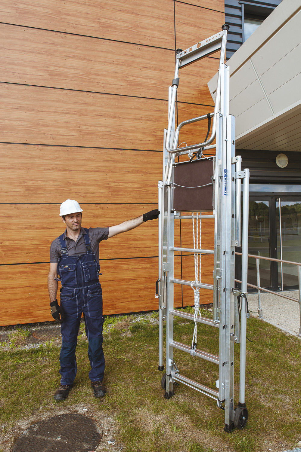 ÉCHELLE D'APPUI À COULISSE ALU - ACCÈS 4.95M - TUBESCA COMABI - 02432108