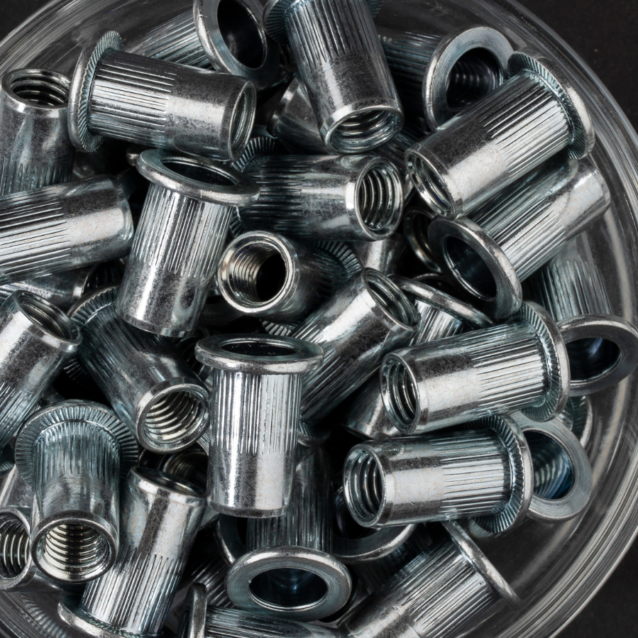 100 écrous crantés à acier à tête plate à M10x24mm - SCELL-IT - TCD1060