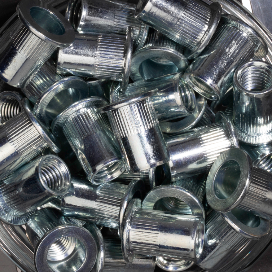 100 écrous crantés à acier à tête plate à M12x25mm - SCELL-IT - TCD1240