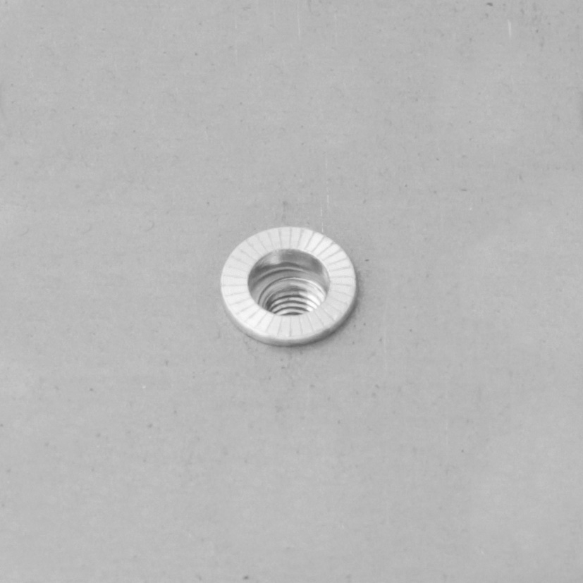 40 écrous crantés à acier à tête plate à M5x13mm - SCELL-IT - EX-9460110530B