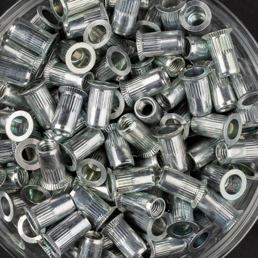 200 écrous crantés à acier à tête fraisée 90° à M6x16mm - SCELL-IT - TCK0645