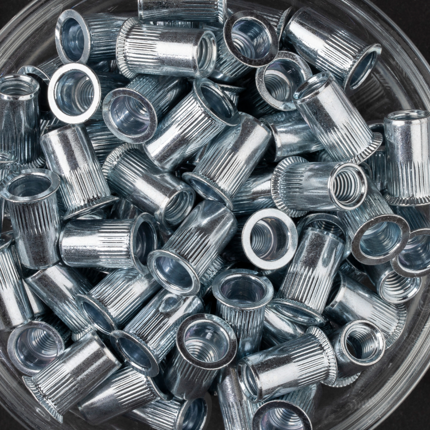 100 écrous crantés à acier à tête fraisée 90° à M8x19mm - SCELL-IT - TCK0845