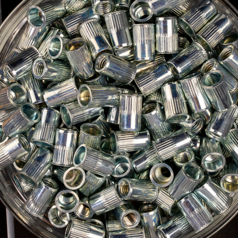 200 écrous crantés à acier à tête réduite 90° à M6x14mm - SCELL-IT - TCR0630